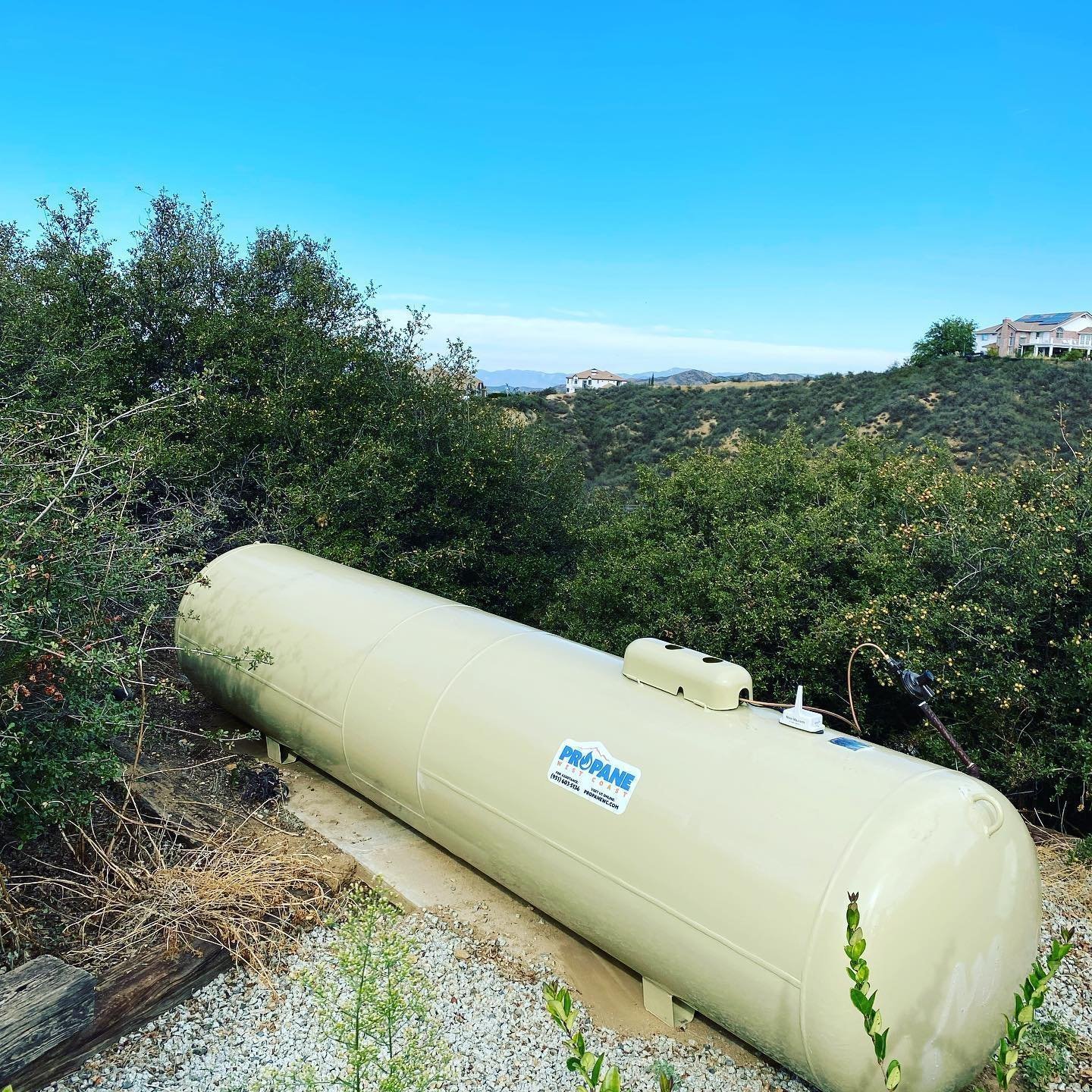 1150-gallon-vertical-propane-tanks-1.jpg