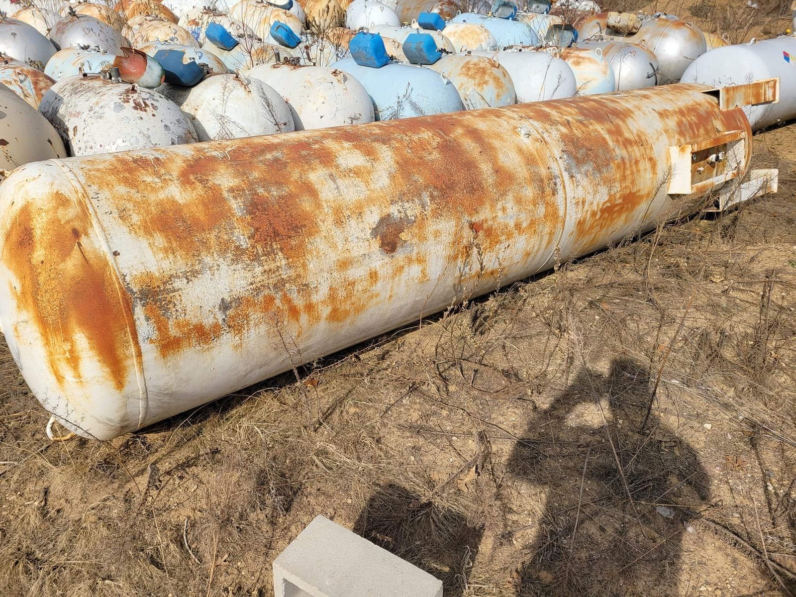 1150-gallon-vertical-propane-tanks.jpg