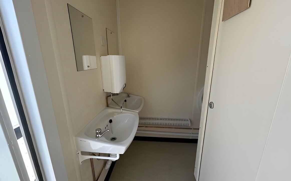 12Ft-x-9Ft-21-Jackleg-Toilet-Cabin3.jpg