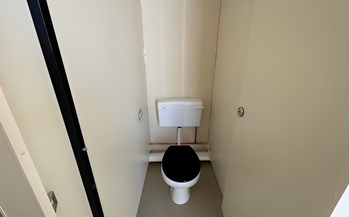 12Ft-x-9Ft-21-Jackleg-Toilet-Cabin6.jpg