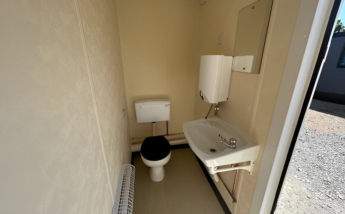 12Ft-x-9Ft-21-Jackleg-Toilet-Cabin7.jpg