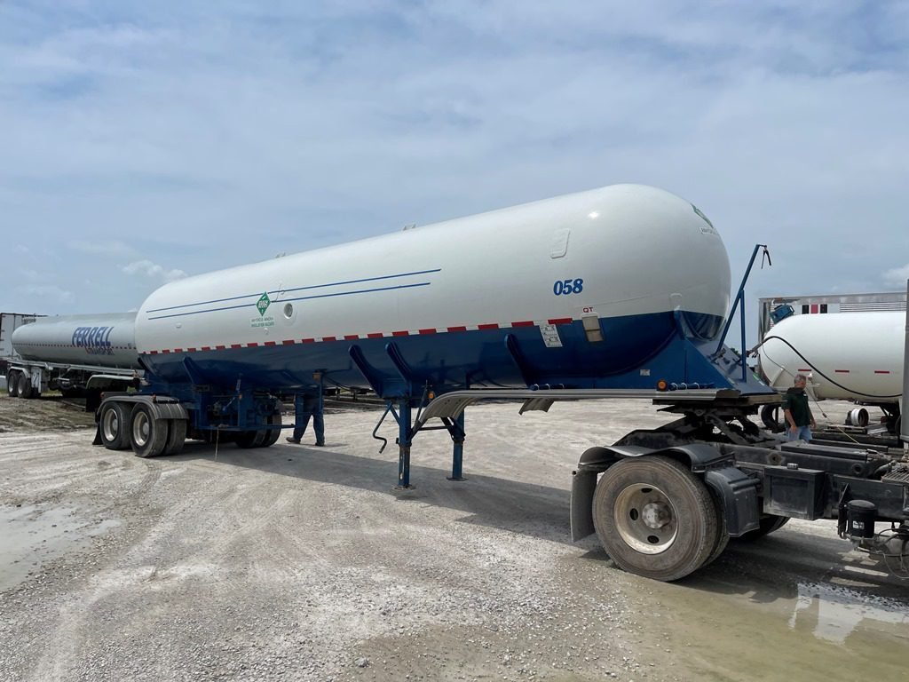 1964-Superior-NH3-Transport-10450-Gal.jpg