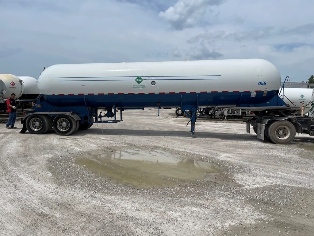 1964-Superior-NH3-Transport-10450-Gal-2.jpg