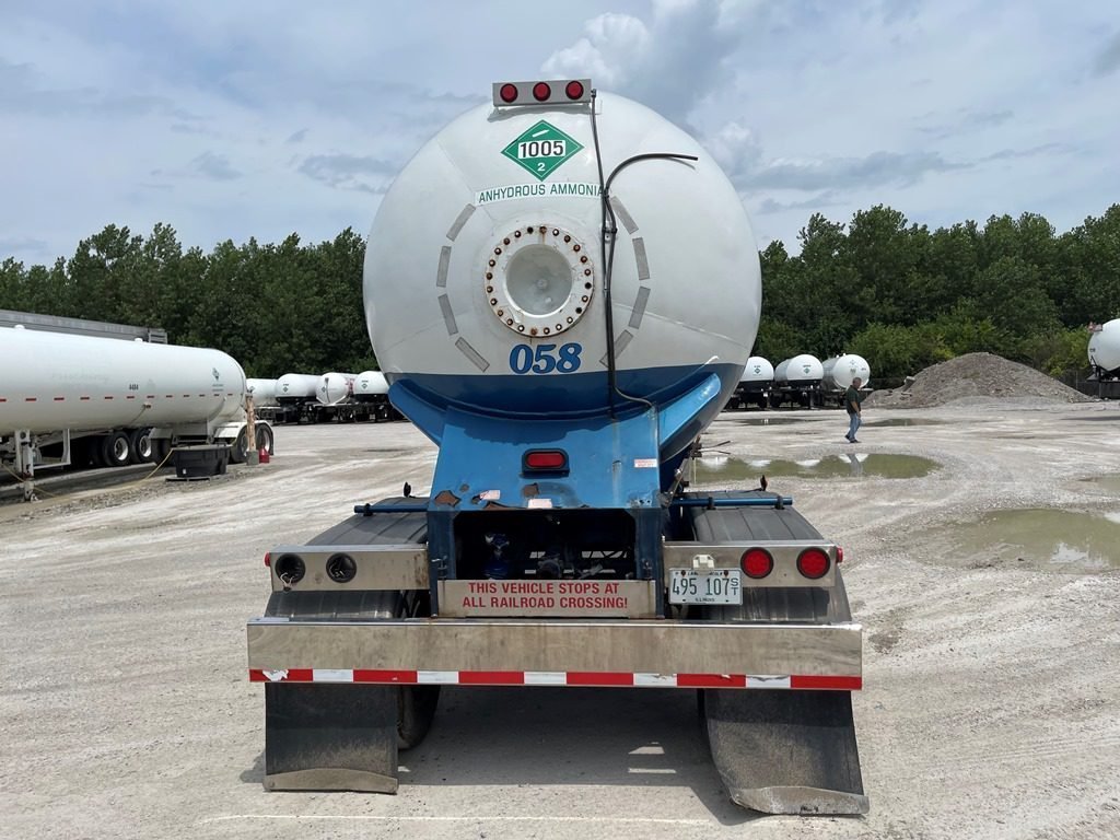 1964-Superior-NH3-Transport-10450-Gal-6.jpg