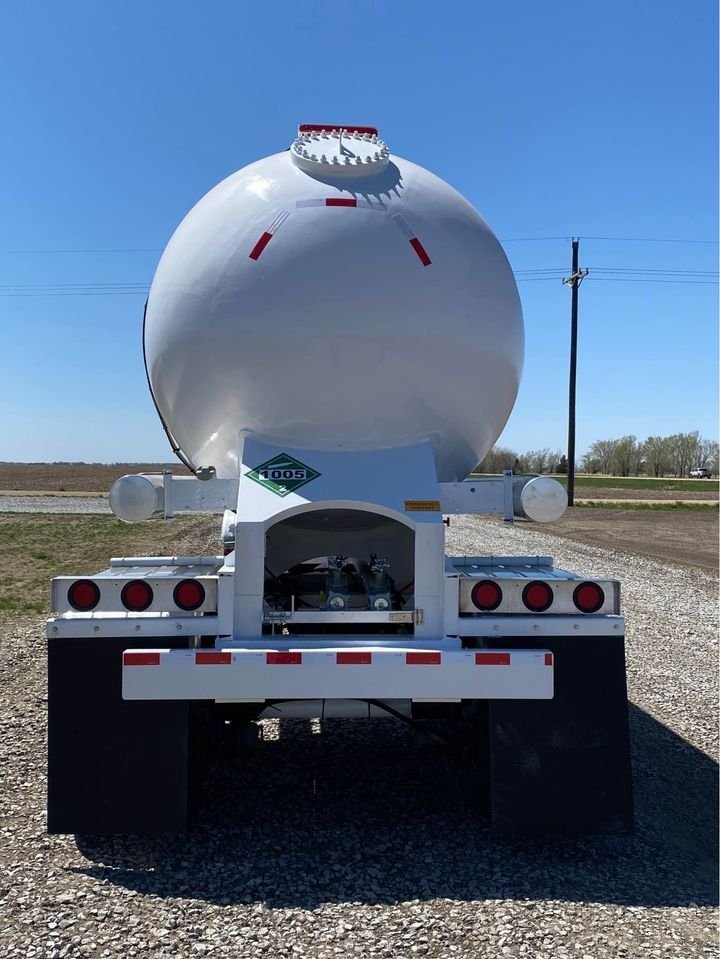 1970-10000-gallon-tanker-trailer-5.jpg