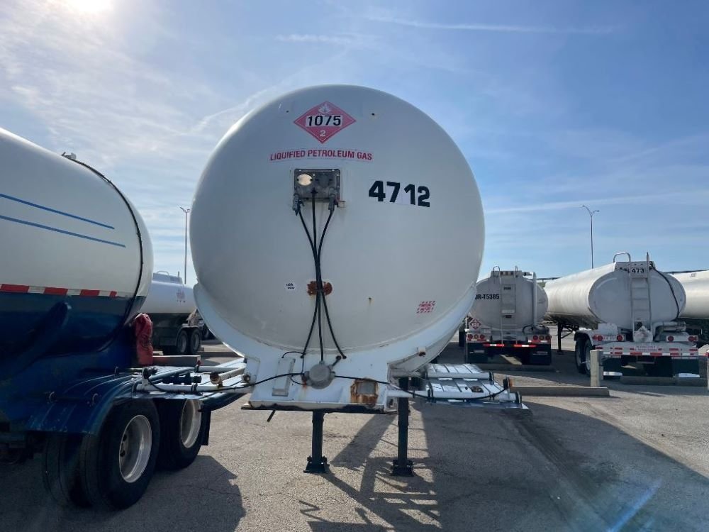 1974-Lubbock-10400-gallon-NH3-transport-trailer-1.jpg