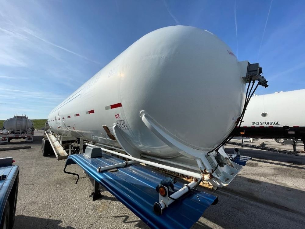 1974-Lubbock-10400-gallon-NH3-transport-trailer-3.jpg