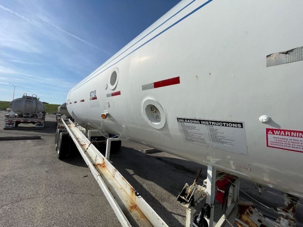 1974-Lubbock-10400-gallon-NH3-transport-trailer-4.jpg