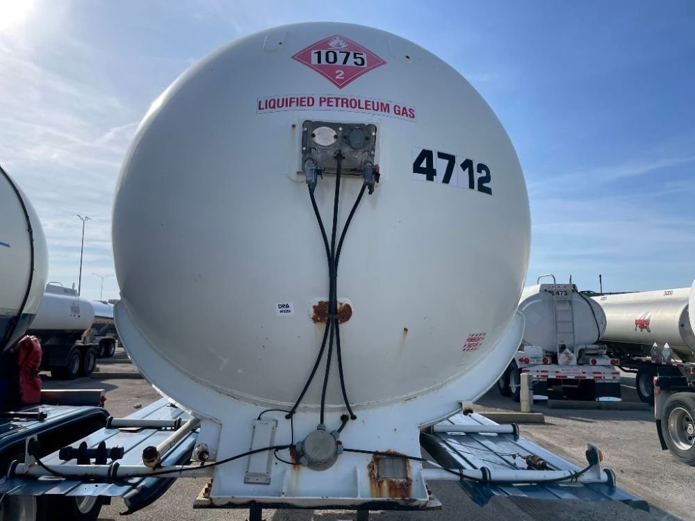 1974-Lubbock-10400-gallon-NH3-transport-trailer0.jpg