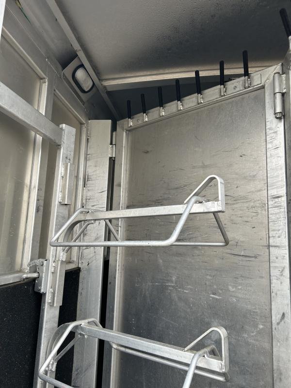 2002_Silverado_8718_3H_GN_trailer__TqAJ5kjuoivq-1.jpg