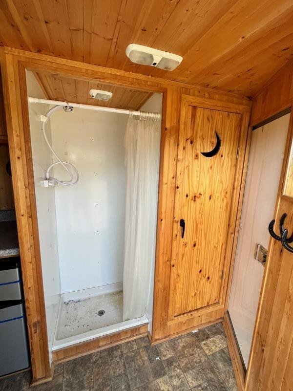 2004_Sundowner__4_Horse__Weekender__Horse_Trailer_49Abyauqhqen-1.jpg