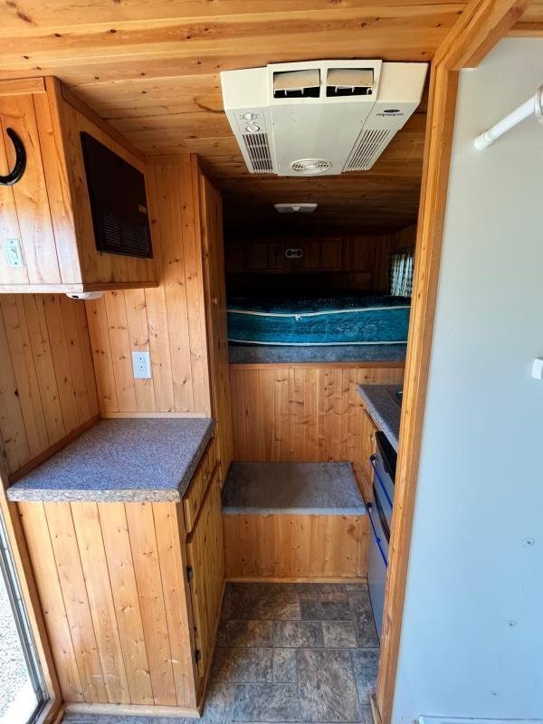 2004_Sundowner__4_Horse__Weekender__Horse_Trailer_gStRBYgvw4es-1.jpg