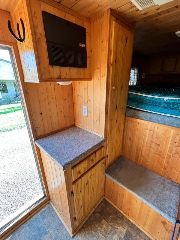2004_Sundowner__4_Horse__Weekender__Horse_Trailer_gStRBYry2x67-1.jpg