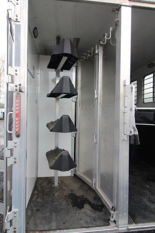 2008_Lakota_8415_wSlide_out_4_Horse_Trailer_Q0BkWWa3f7q4-1.jpg