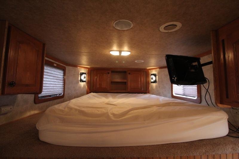 2008_Lakota_8415_wSlide_out_4_Horse_Trailer_Z31Izgiodh4x-1.jpg
