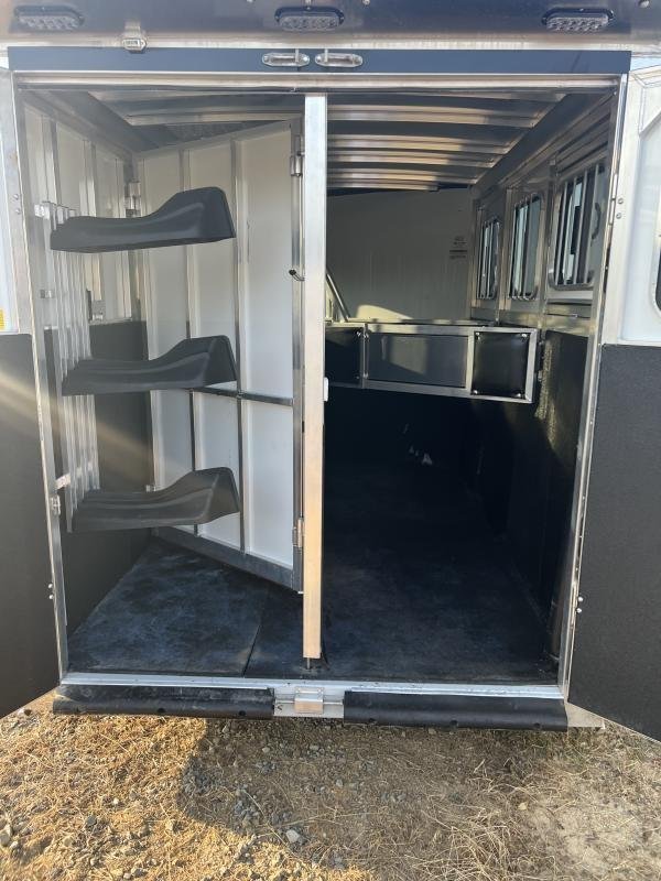2022_Sundowner_Trailers_3_Horse_Slant_GN_Horse_Trailer_VnYZgesazqds.jpg