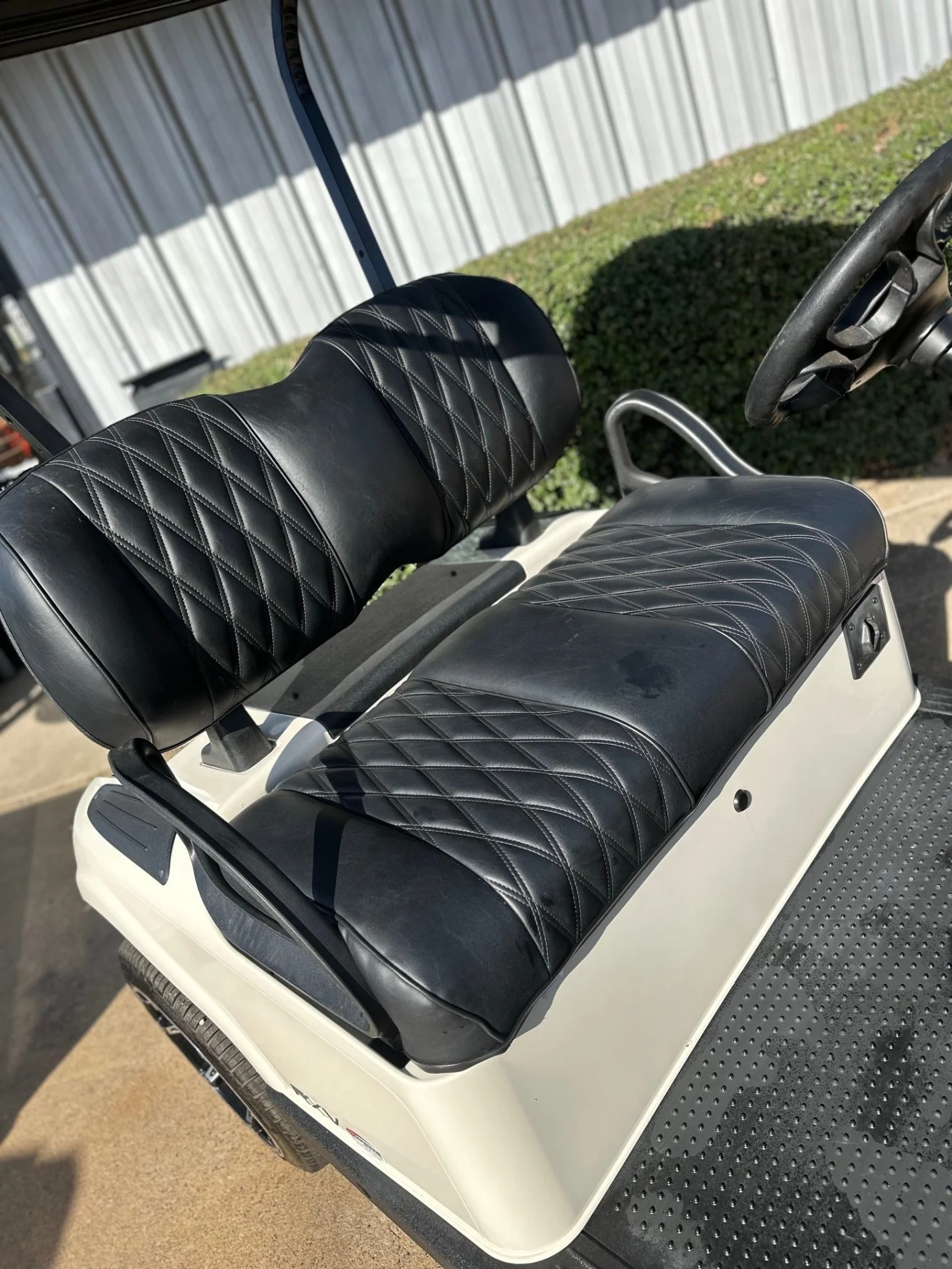 2023-E-Z-GO-Freedom-RXV-Elite-2-Passenger-Lithium-Ion-Golf-Carts-for-Sale16-11-1.webp