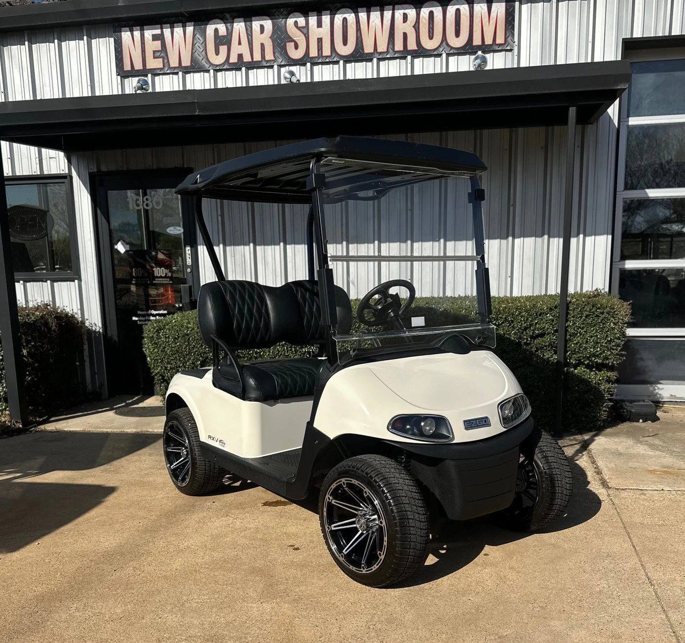 2023-E-Z-GO-Freedom-RXV-Elite-2-Passenger-Lithium-Ion-Golf-Carts-for-Sale16-2-1.webp