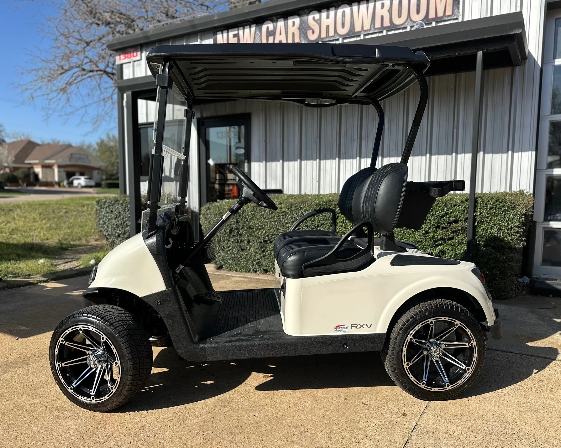 2023-E-Z-GO-Freedom-RXV-Elite-2-Passenger-Lithium-Ion-Golf-Carts-for-Sale16-4-1.webp