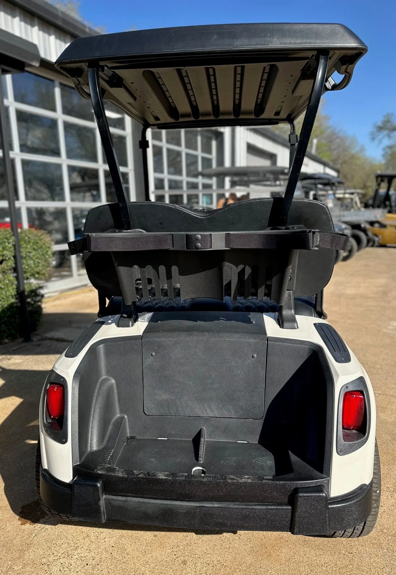 2023-E-Z-GO-Freedom-RXV-Elite-2-Passenger-Lithium-Ion-Golf-Carts-for-Sale16-6-1.webp