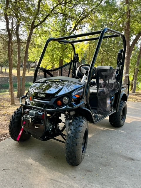 2024-E-Z-GO-Express-S4-4×4-4-Passenger-Lifted-Electric-Golf-Carts-for-Sale44-9.webp