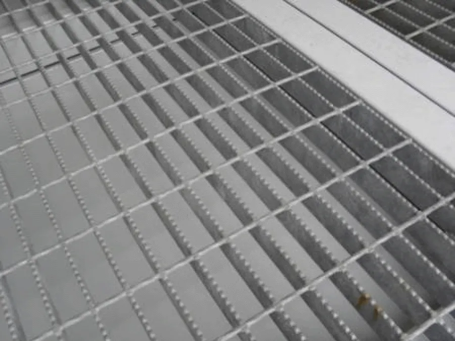 20Ft-X-8Ft-Open-Mesh-Floor-Bunded-Store-1.webp