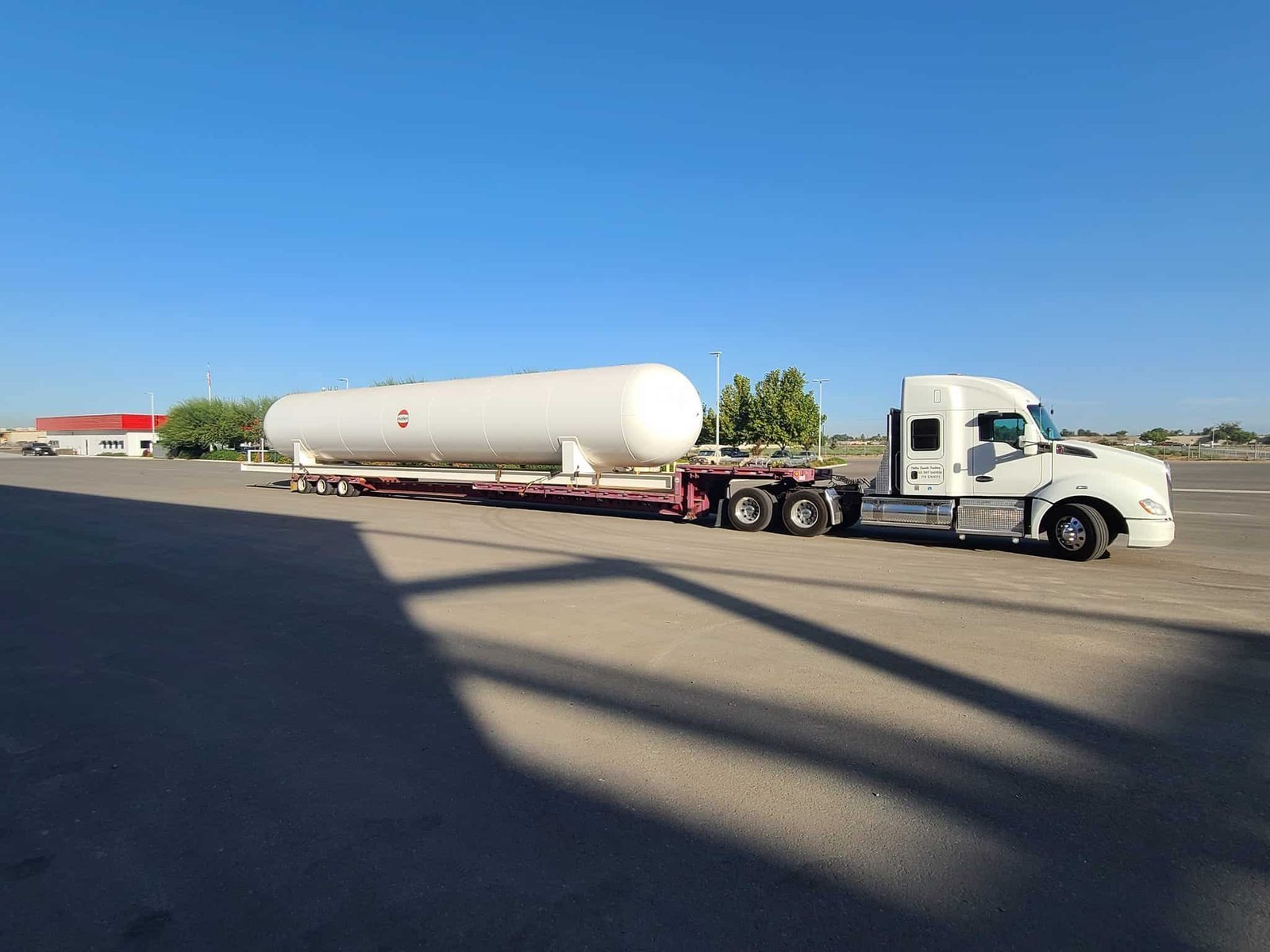 30000-gallon-skid-mounted-propane-tank-US.jpg