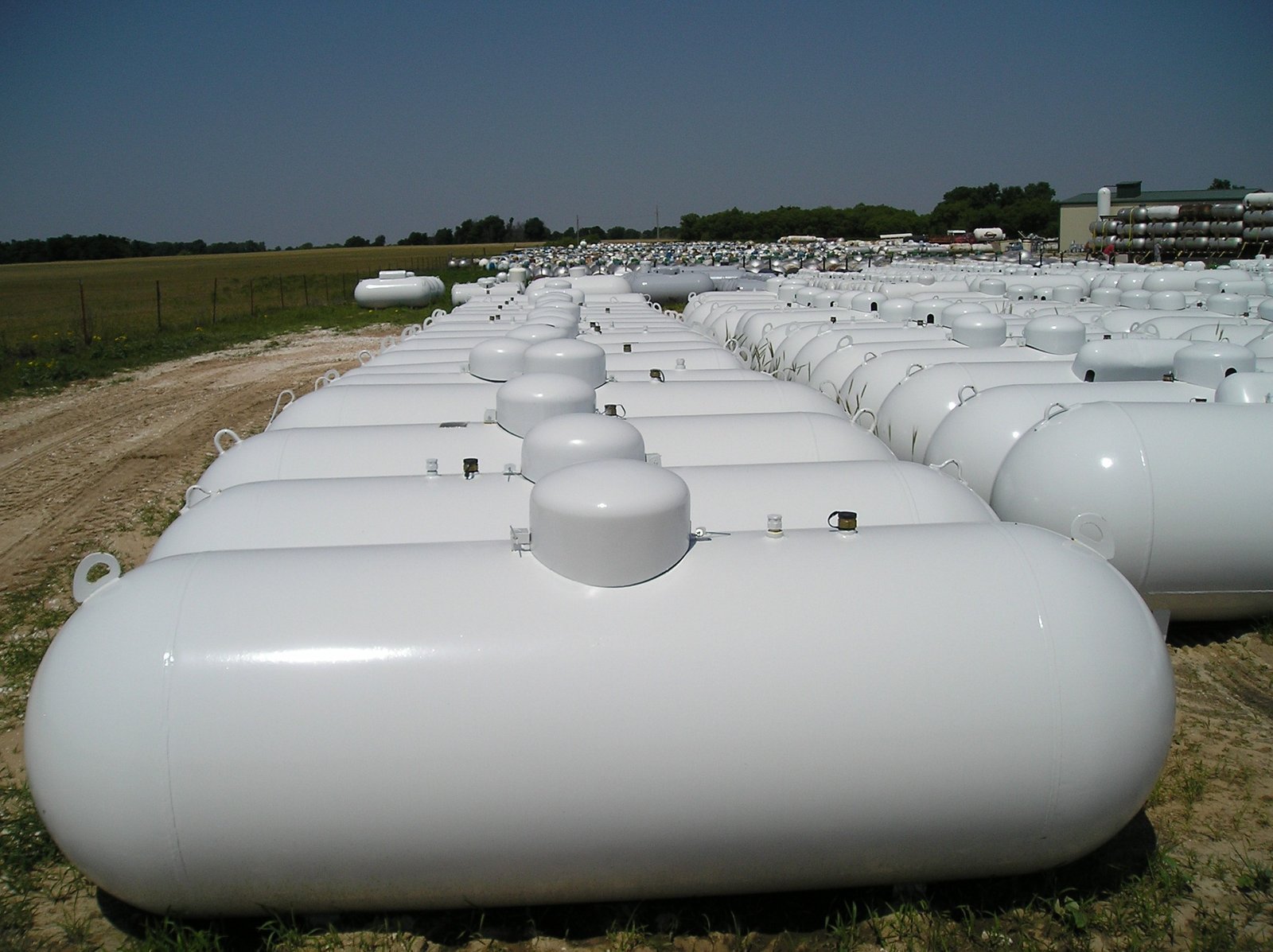 500-Gallon-Propane-Tanks-US-1.jpg