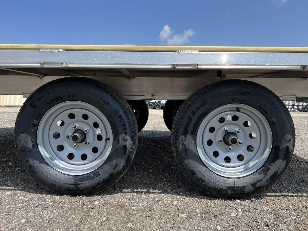 Aluminum-Deck-Over-Equipment-Trailer.jpg