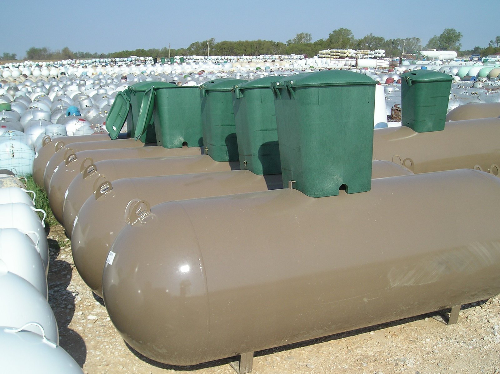 Buy-250-Gallon-Underground-Propane-Tanks.jpg