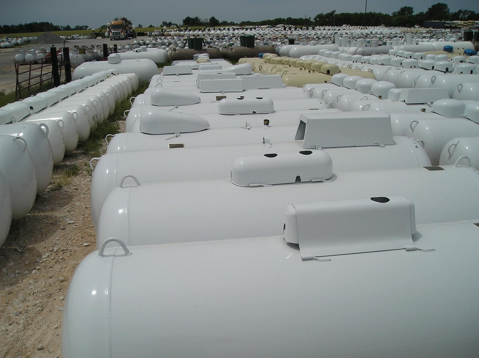 Buy-500-Gallon-Above-Ground-Propane-Tanks-US.jpg