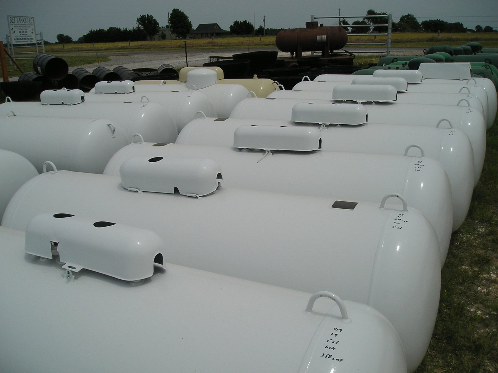 Buy-500-Gallon-Above-Ground-Propane-Tanks-USA.jpg