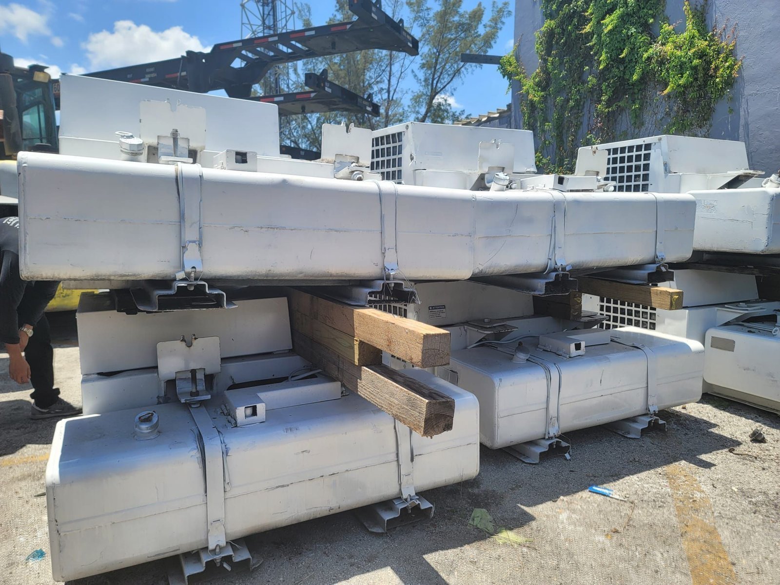Buy-carrier-Undermount-genset-TX-1.jpg