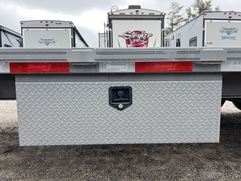 Deckover-Equipment-Trailer-ds.jpg
