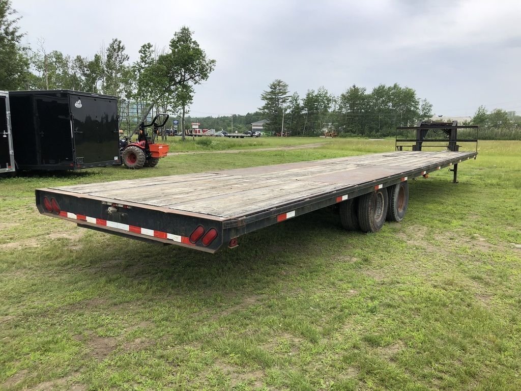 Gooseneck-Equipment-Trailer-11.jpg