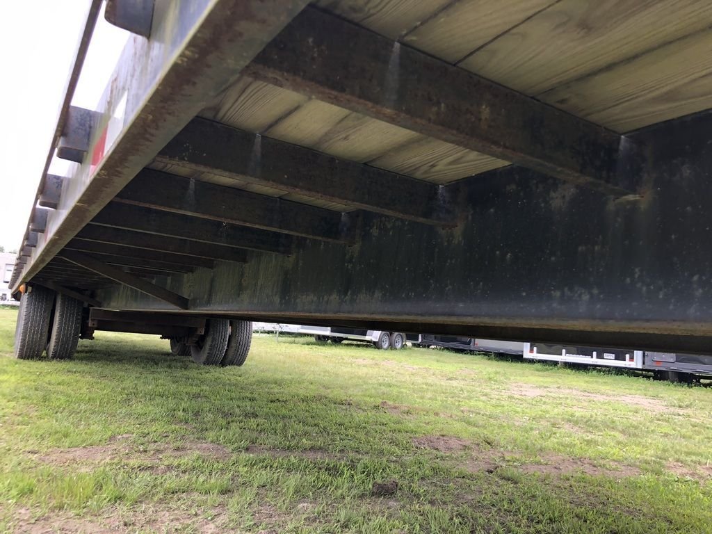 Gooseneck-Equipment-Trailer123.jpg