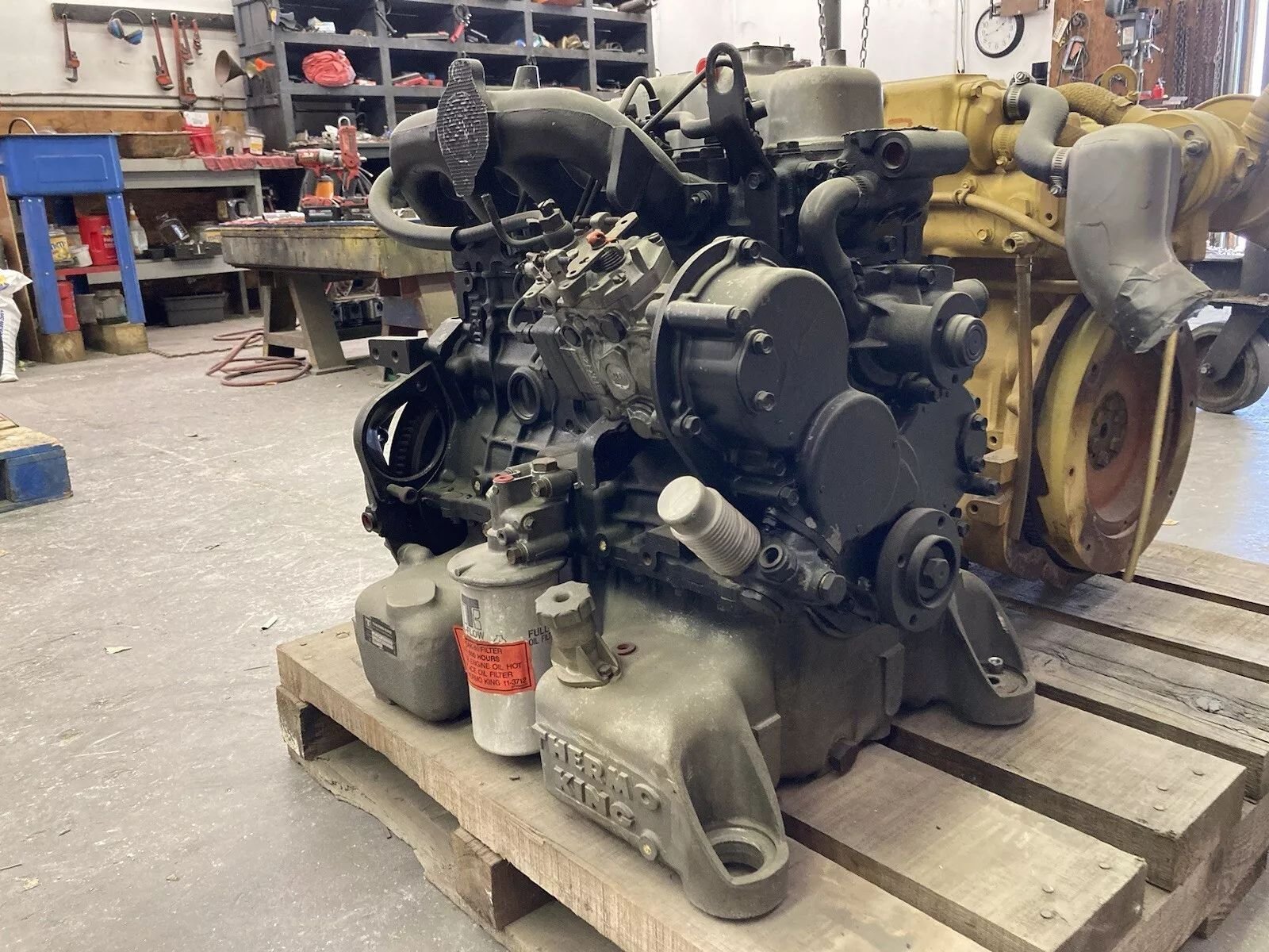 Isuzu-D201-ThermoKing-Diesel-Engine-US.jpg