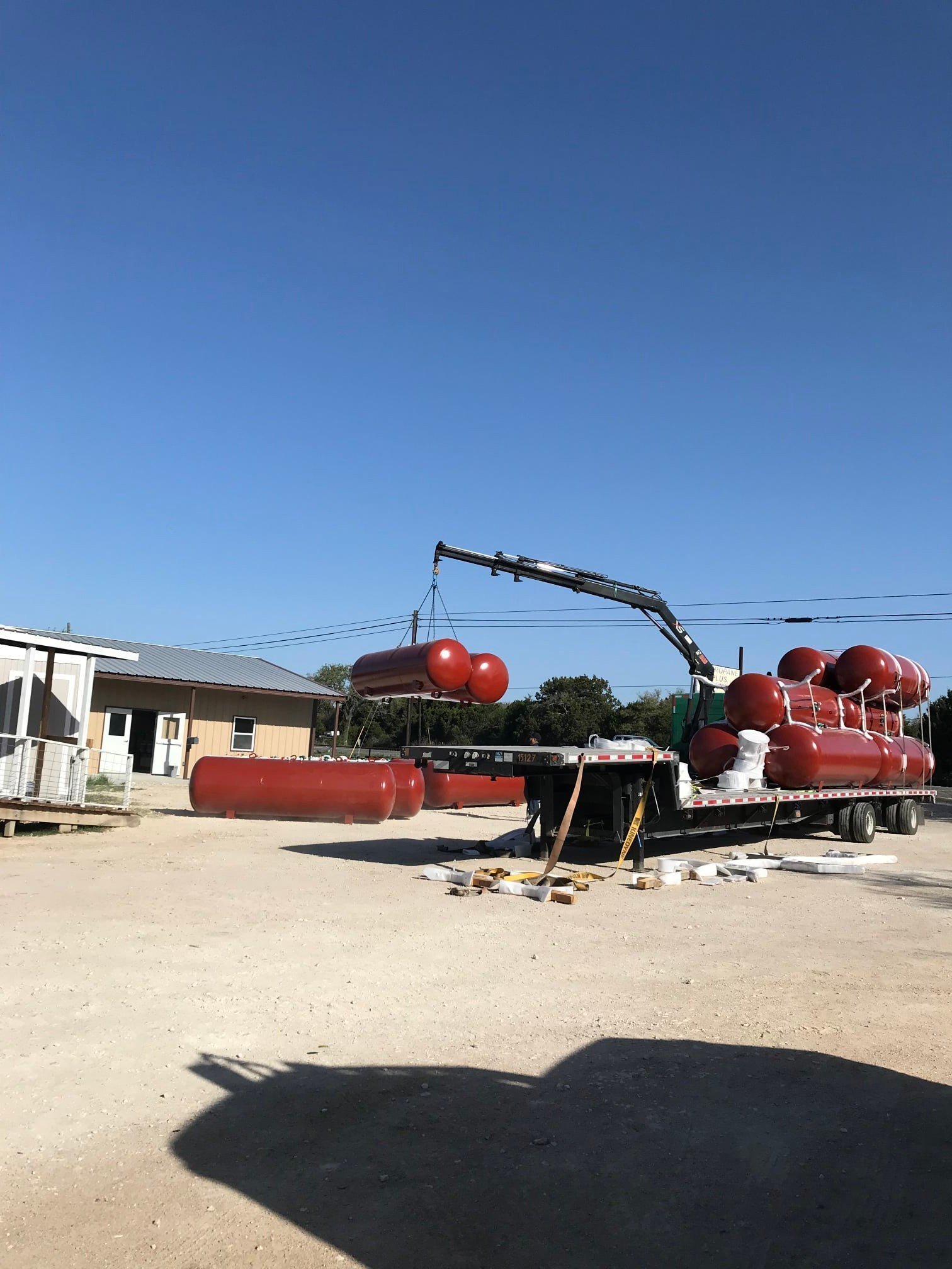 New-load-of-1000-gallon-underground-tanks-USA-1.jpg