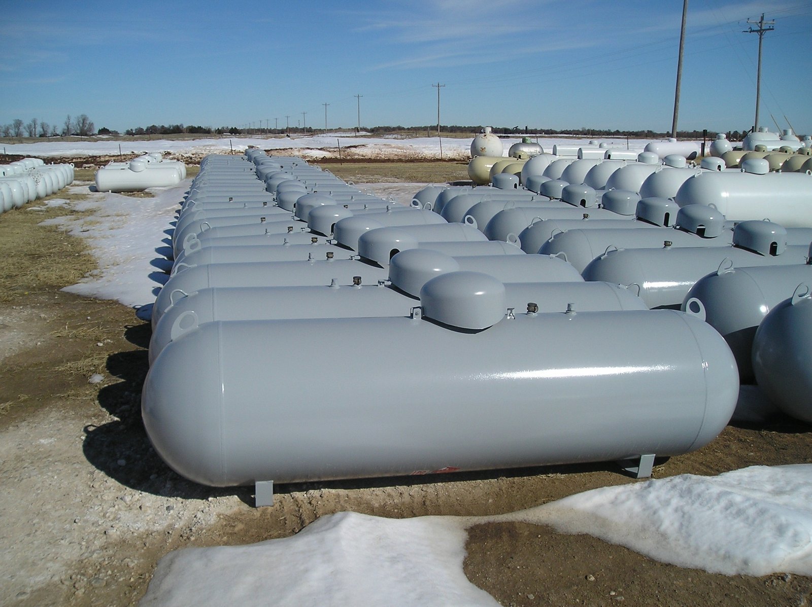 Underground-1000-gallon-propane-tanks-US-1.jpg