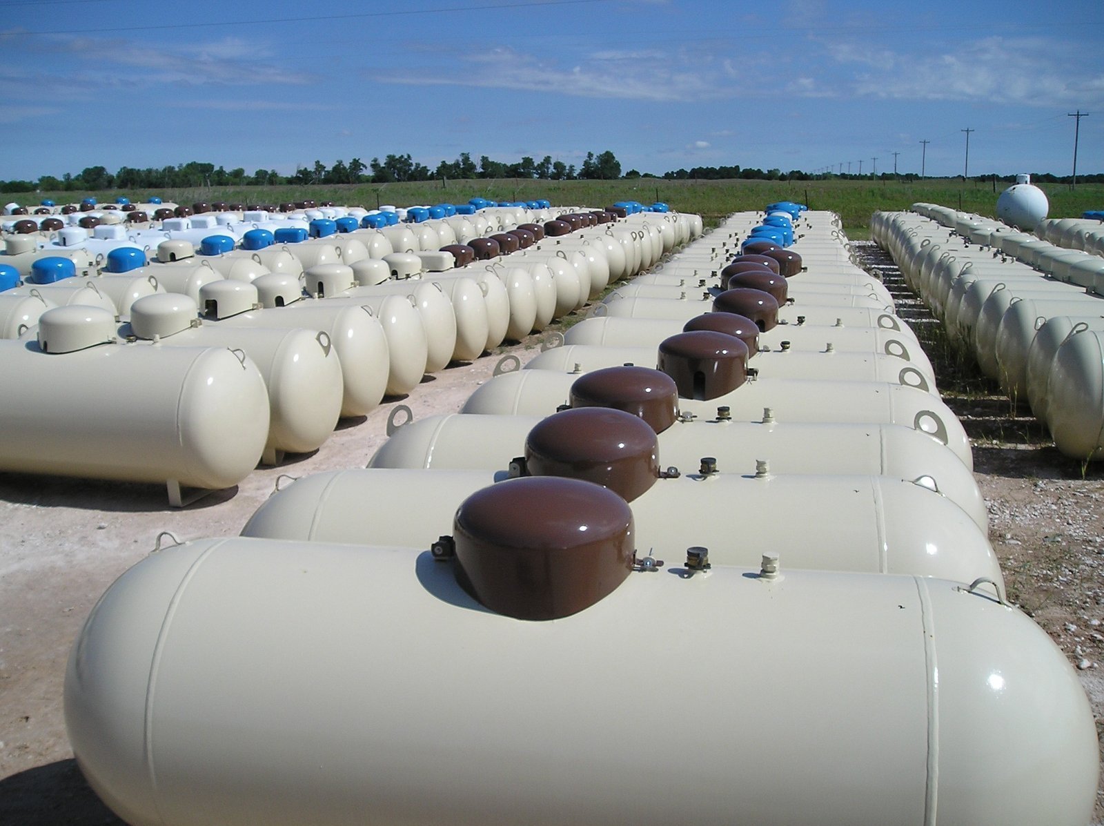 Underground-500-gallon-propane-tanks-CA.jpg