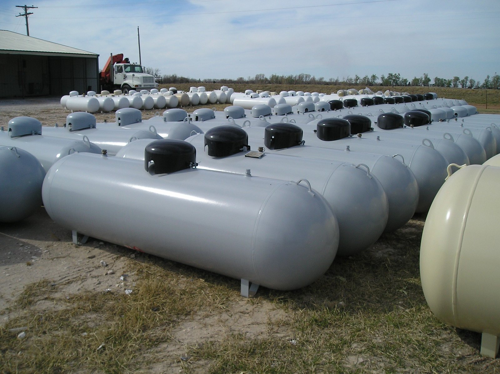 Underground-500-gallon-propane-tanks-KT.jpg
