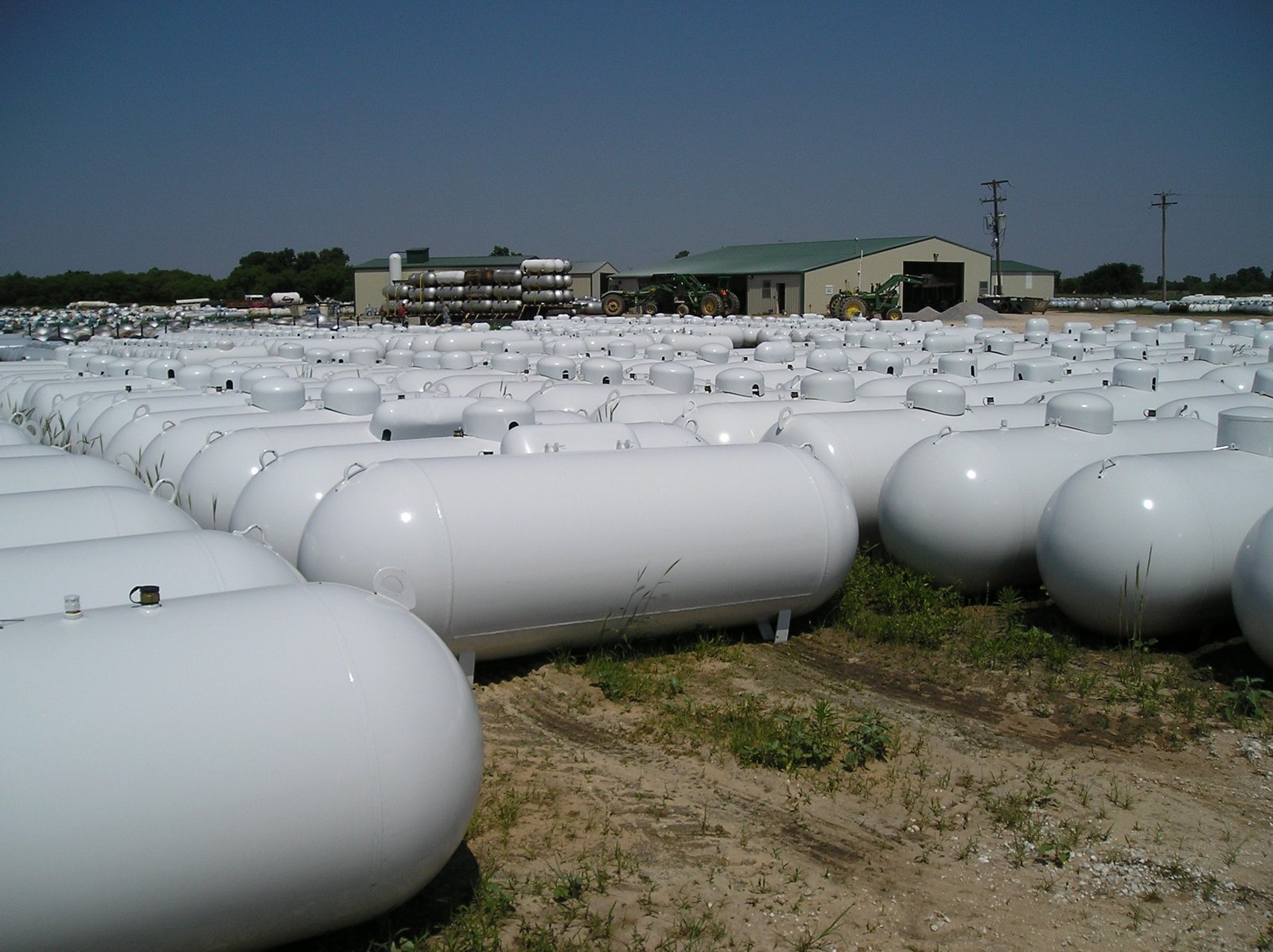 Underground-500-gallon-propane-tanks-USA-1.jpg